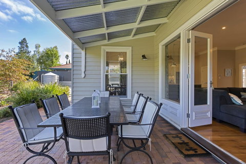 Grandview Accommodation - The Elm Tree Apartments - Tourism Guide 27