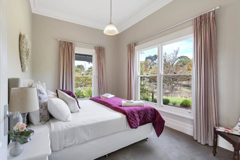 Grandview Accommodation - The Elm Tree Apartments - Tourism Guide 12