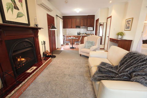 Wine And Roses Bed And Breakfast - Travel Search 16
