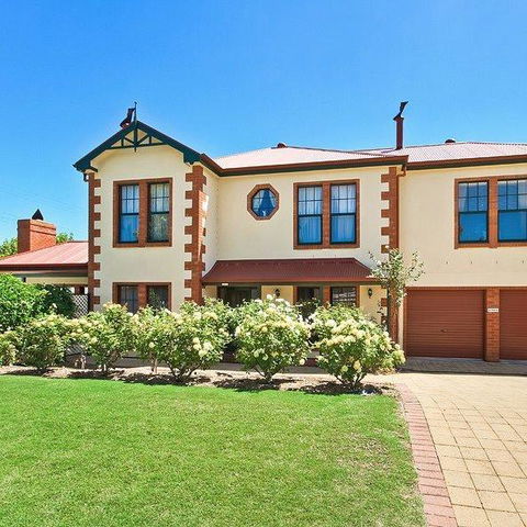 Wine And Roses Bed And Breakfast - Travel Search 0
