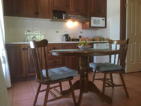 Wine And Roses Bed And Breakfast - Travel Search 2