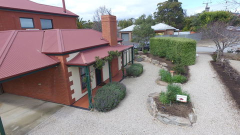 Wine And Roses Bed And Breakfast - Travel Search 13