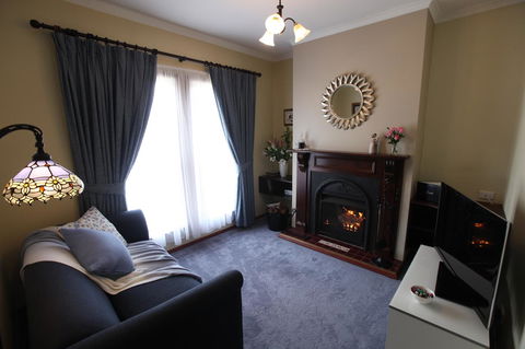 Wine And Roses Bed And Breakfast - Travel Search 21