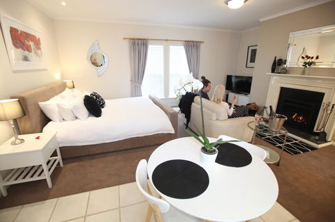 Wine And Roses Bed And Breakfast - Travel Search 10