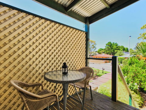 Wine And Roses Bed And Breakfast - Travel Search 12