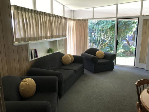 OCEAN BREEZE MOTEL - Travel Agents 12