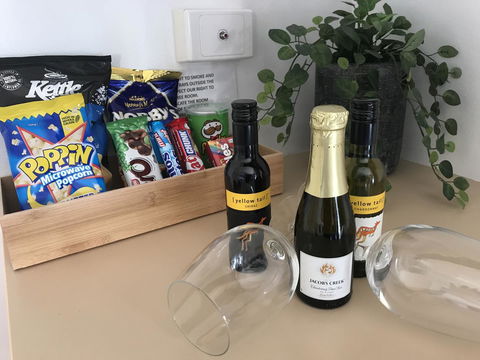 OCEAN BREEZE MOTEL - Travel Agents 15