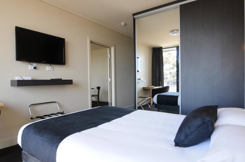 Mansfield Park Hotel - Tourism Guide 1