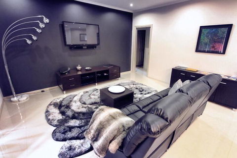 Casavino Luxury Villa - Travel Search 0