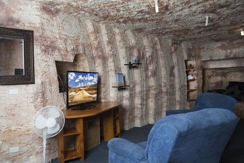 Ali\'s Underground Studio - Travel Agents 0