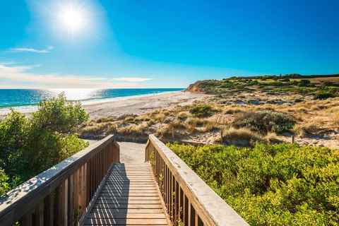 Lavina Luxury Beach House - Travel Agents 36