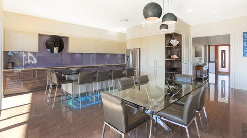 Lavina Luxury Beach House - Travel Agents 38