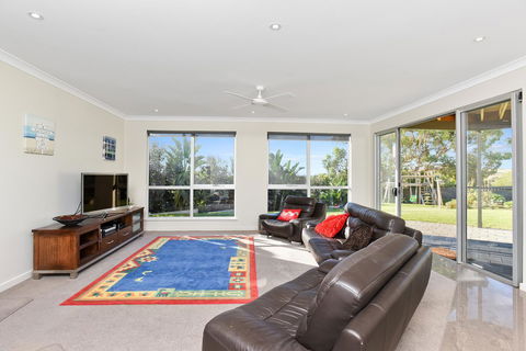 Lavina Luxury Beach House - Travel Agents 11