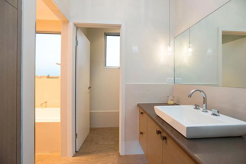 Lavina Luxury Beach House - Travel Agents 27