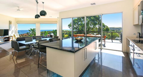 Lavina Luxury Beach House - Travel Agents 40