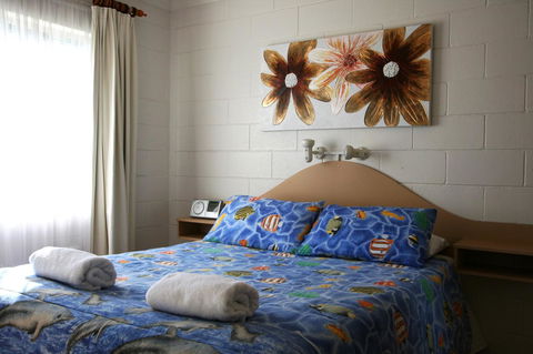 Lake Edge Apartments - Travel Agents 26