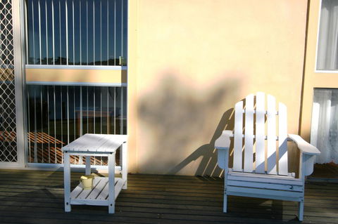 Lake Edge Apartments - Travel Agents 8