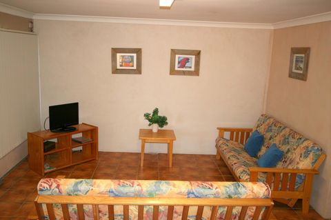 Lake Edge Apartments - Travel Agents 27