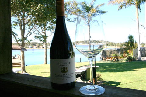 Lake Edge Apartments - Travel Agents 13