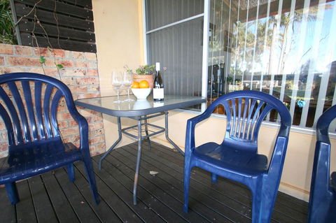 Lake Edge Apartments - Travel Agents 12