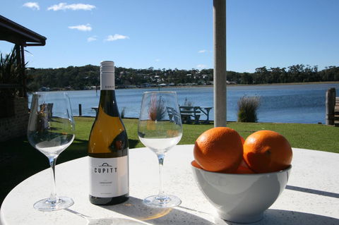 Lake Edge Apartments - Travel Agents 29