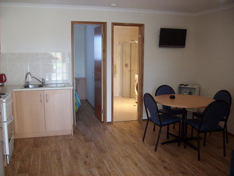 Jacko's Holiday Cabins - Travel Agents 3