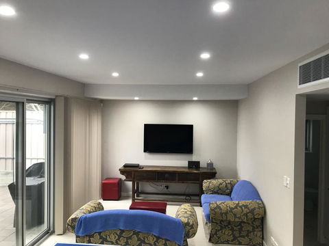 Elandra Holiday Home - Travel Search 4