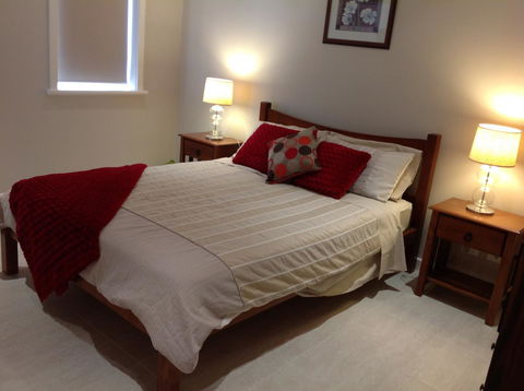 Elandra Holiday Home - Travel Search 10