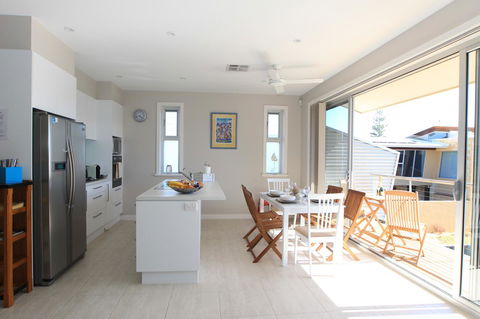 Elandra Holiday Home - Travel Search 8