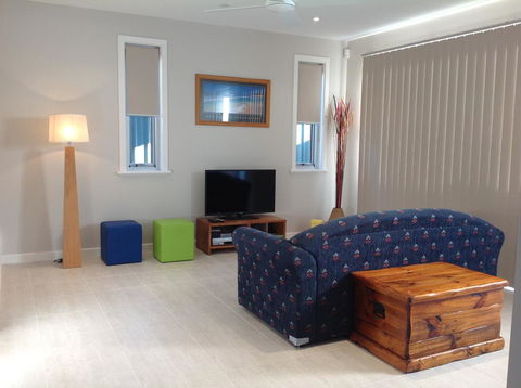 Elandra Holiday Home - Travel Search 9