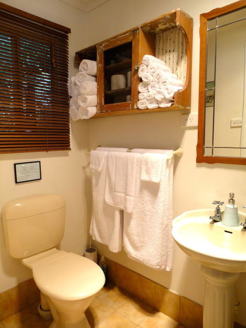 Aldgate Valley Bed And Breakfast - Cruises Travel 27