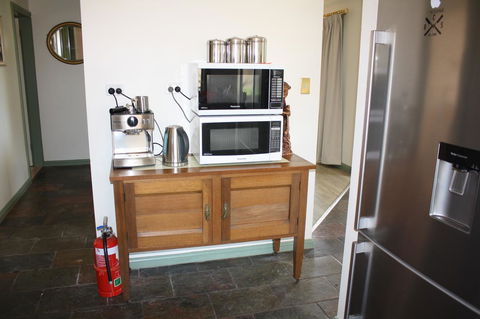 Maslin Beach House - Travel Agents 11