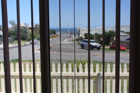 Maslin Beach House - Travel Agents 13
