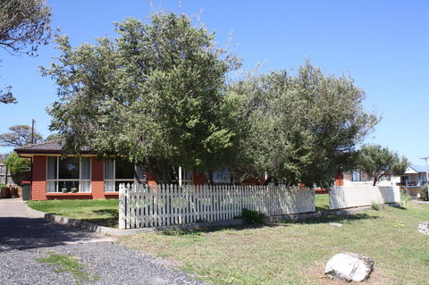 Maslin Beach House - Travel Agents 19