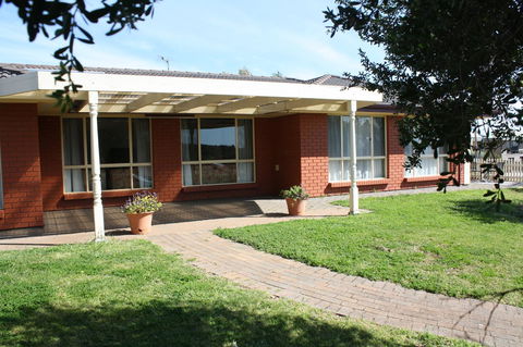 Maslin Beach House - Travel Agents 7