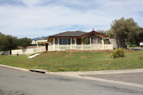 Maslin Beach House - Travel Agents 0