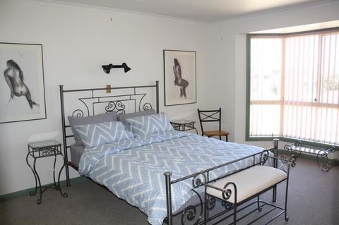 Maslin Beach House - Travel Agents 10