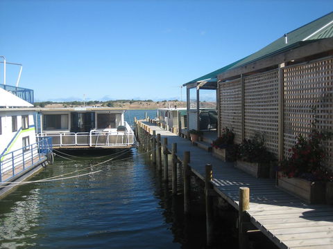 Boat Haven Studios - Travel Search 7