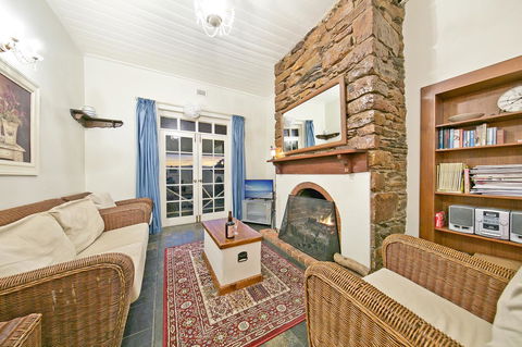Vineyard Cottage BnB - Travel Search 3