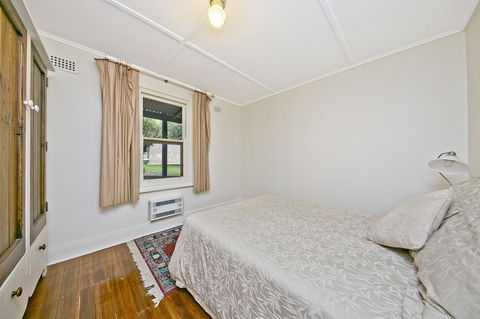 Vineyard Cottage BnB - Travel Search 18
