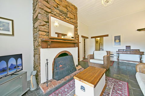 Vineyard Cottage BnB - Travel Search 14