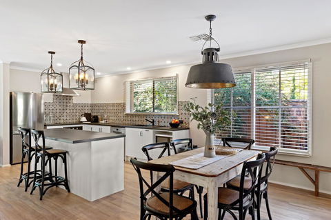 Adelaide Hills Retreats - Travel Agents 2
