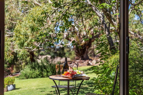 Adelaide Hills Retreats - Travel Agents 12