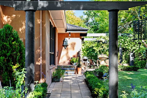 Adelaide Hills Retreats - Travel Agents 43