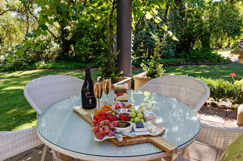 Adelaide Hills Retreats - Travel Agents 14