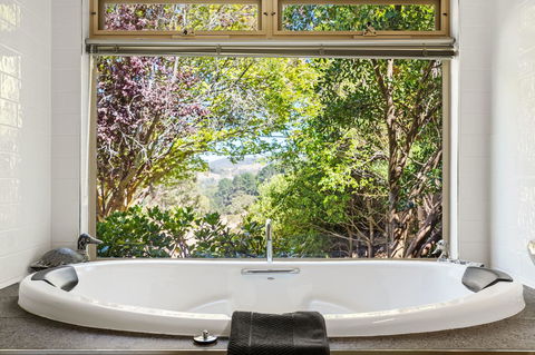 Adelaide Hills Retreats - Travel Agents 13