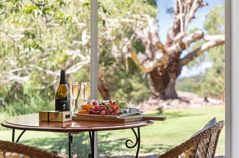 Adelaide Hills Retreats - Travel Agents 3