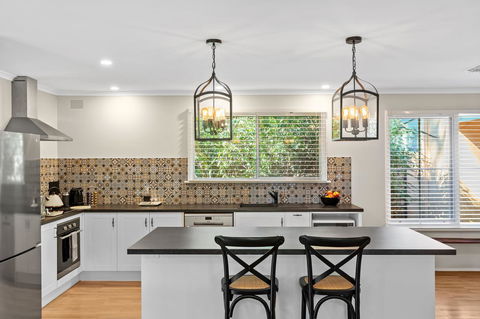Adelaide Hills Retreats - Travel Agents 23