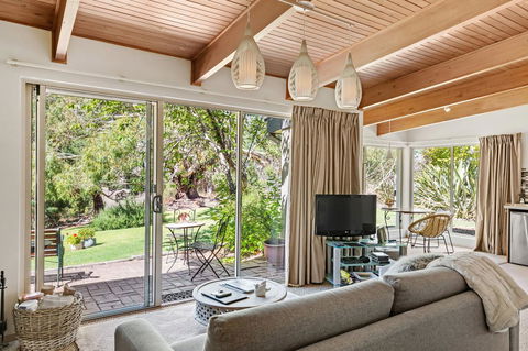 Adelaide Hills Retreats - Travel Agents 16