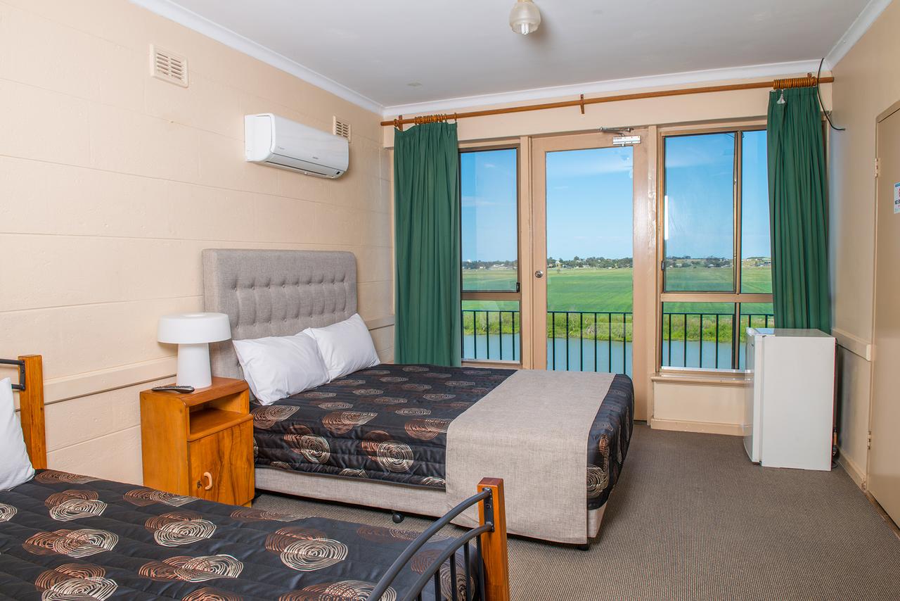 Tailem Bend SA Cruises Travel